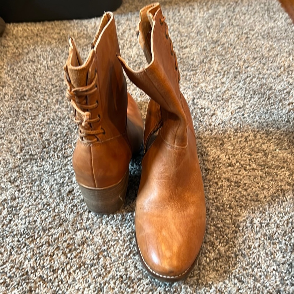Tan Latigo booties